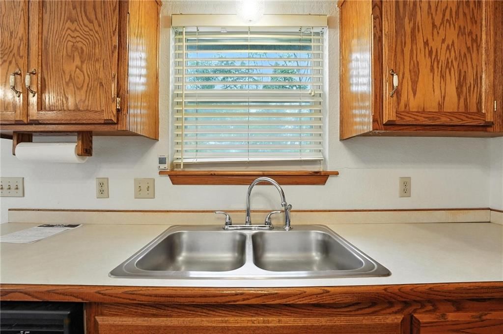 Photo 10 of 44 - 420 E Seybold Road