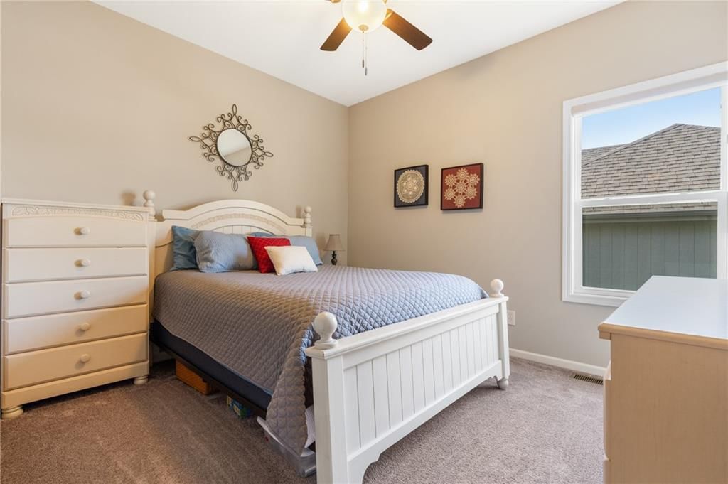 10033 N Stark Avenue — photo 25