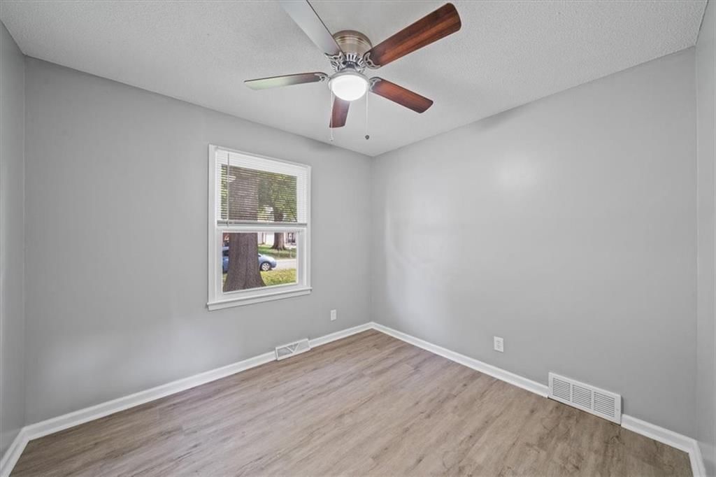 403 E 9th Street — photo 11