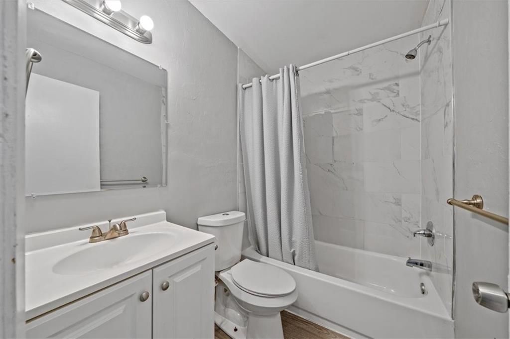 403 E 9th Street — photo 13