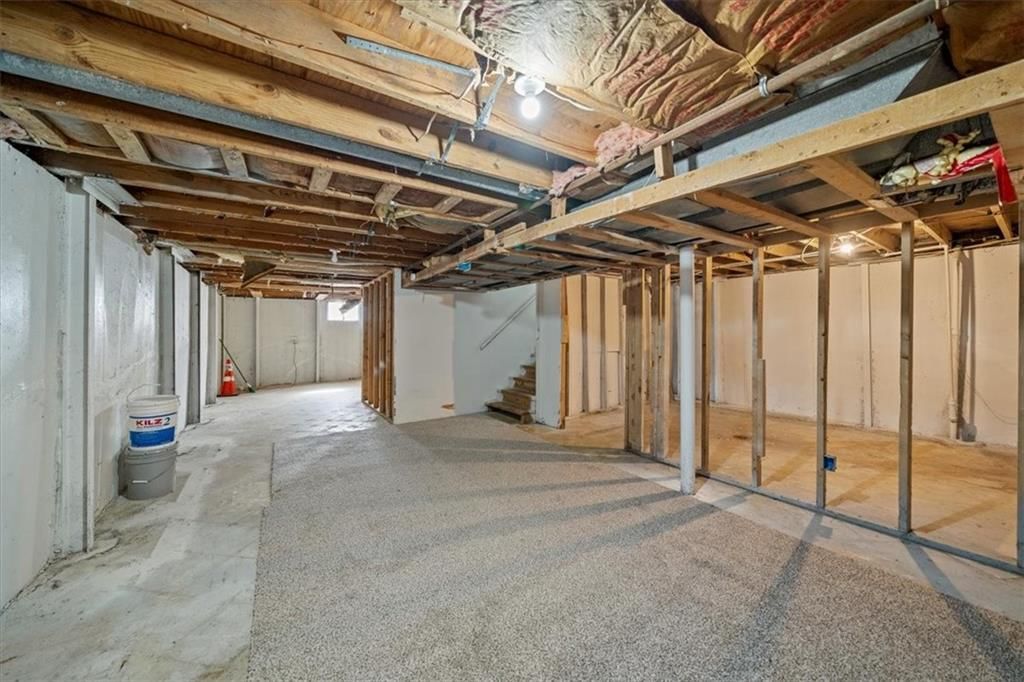 403 E 9th Street — photo 23