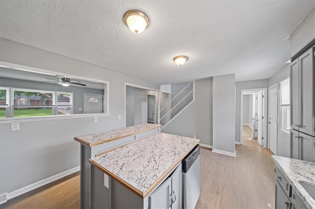 403 E 9th Street — photo 10