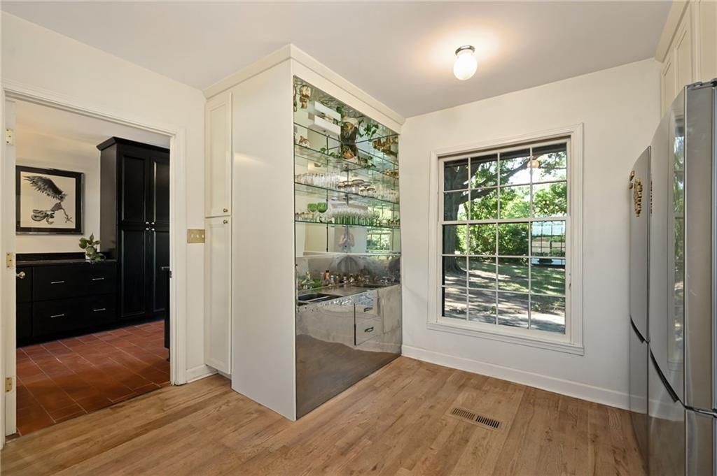 8125 E Gregory Boulevard — photo 10