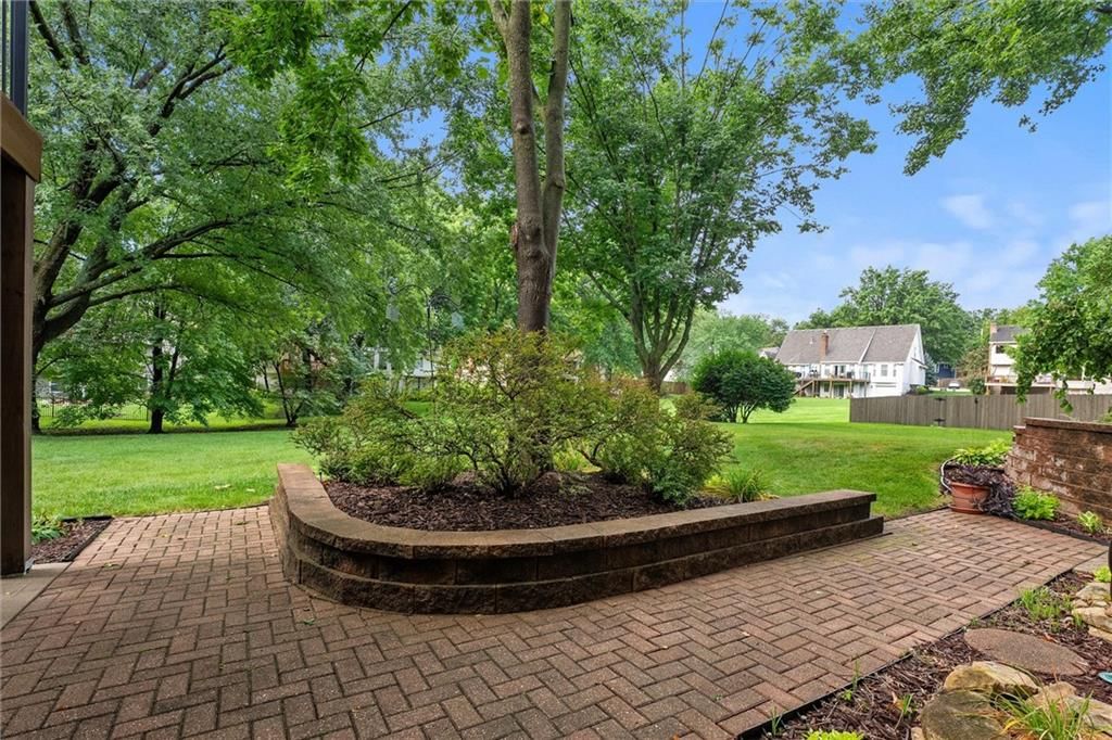 816 NE Mary Court — photo 33