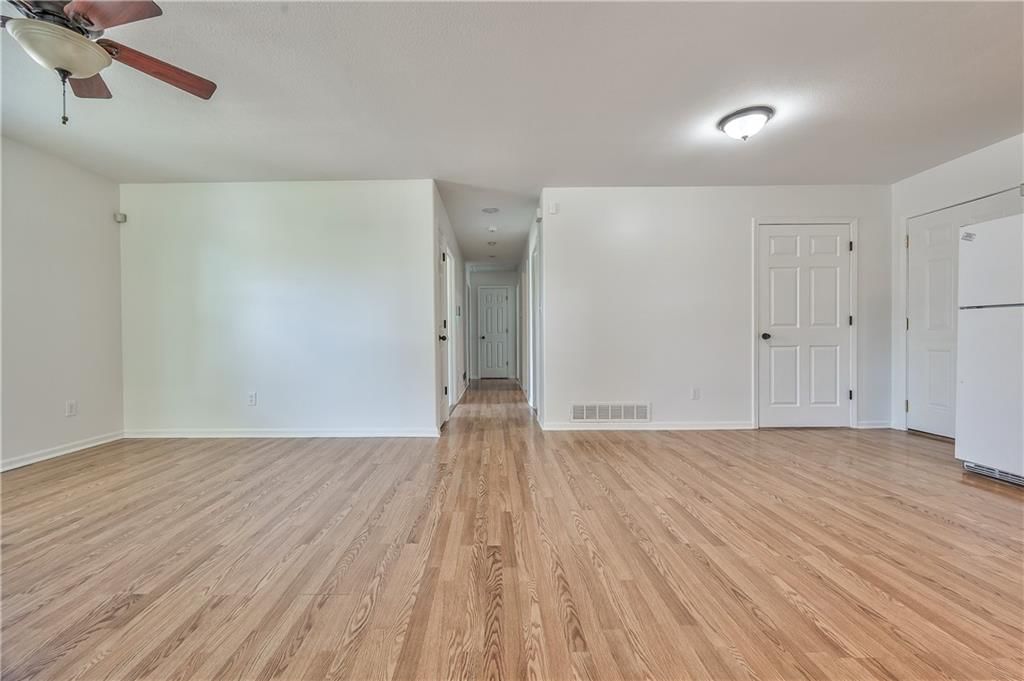 723 N Crysler Avenue — photo 12
