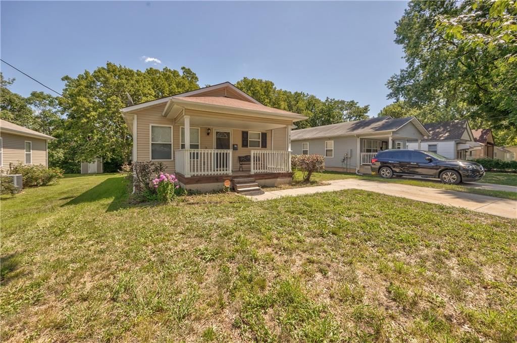 723 N Crysler Avenue — photo 3