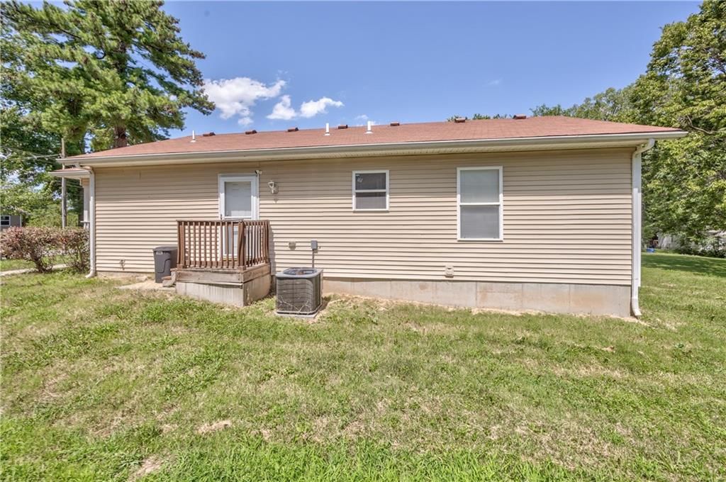 723 N Crysler Avenue — photo 21
