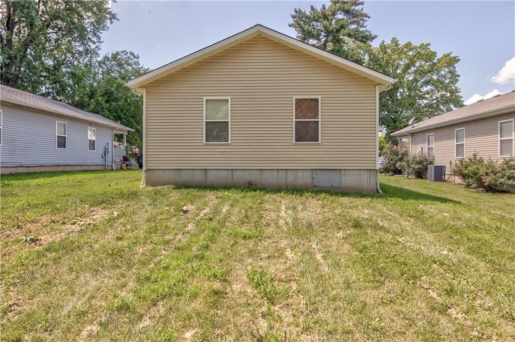 723 N Crysler Avenue — photo 23
