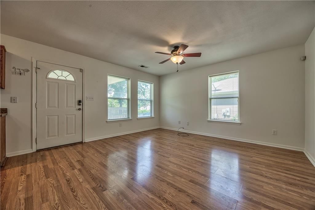 723 N Crysler Avenue — photo 5