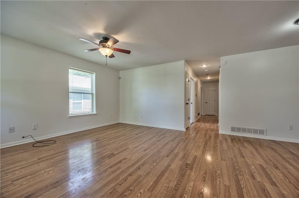 723 N Crysler Avenue — photo 6