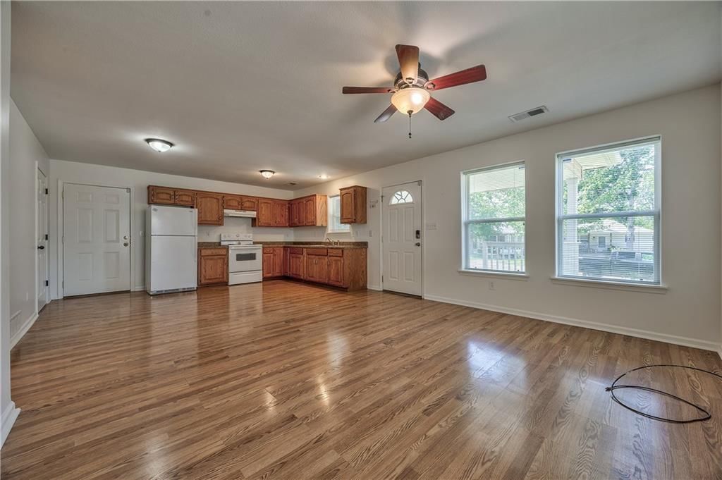 723 N Crysler Avenue — photo 7