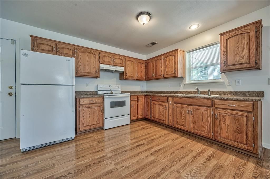 723 N Crysler Avenue — photo 8