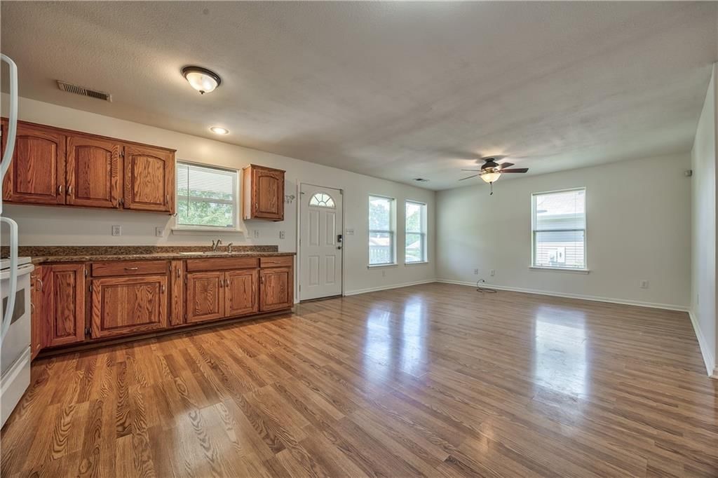 723 N Crysler Avenue — photo 9