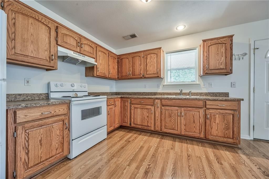 723 N Crysler Avenue — photo 10