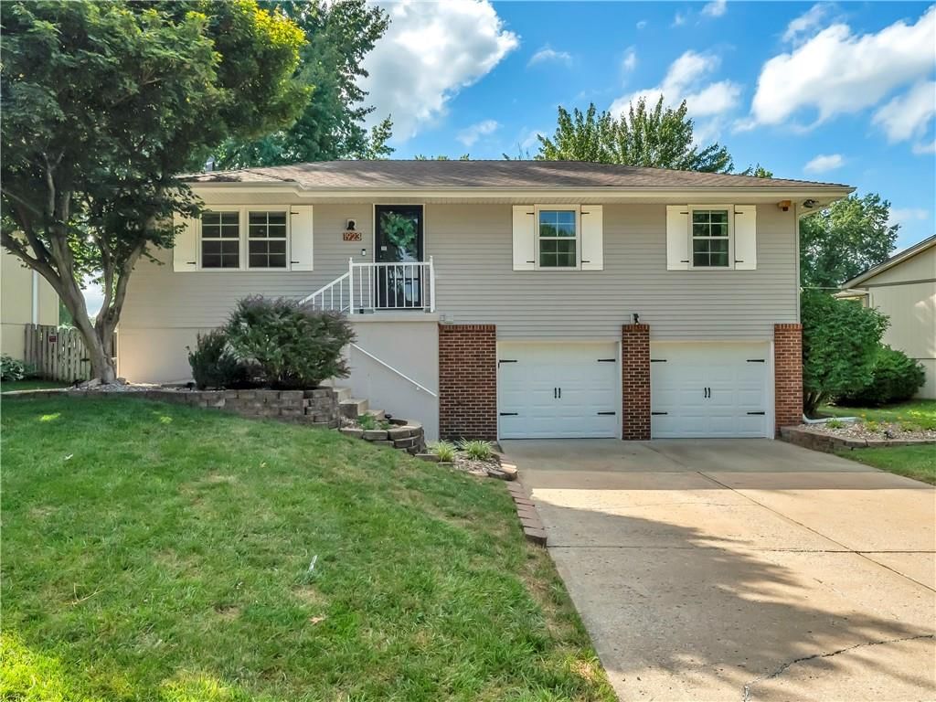 1923 SW 5TH Street, Lee's Summit, MO