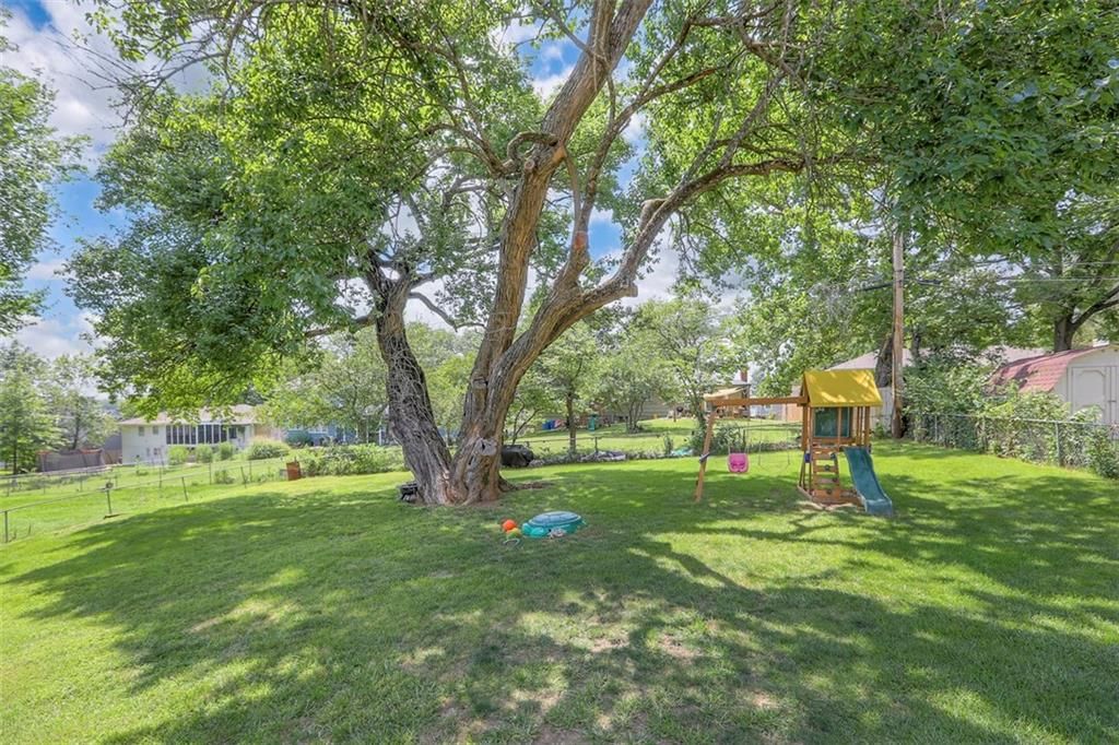 10912 Myrtle Avenue — photo 36