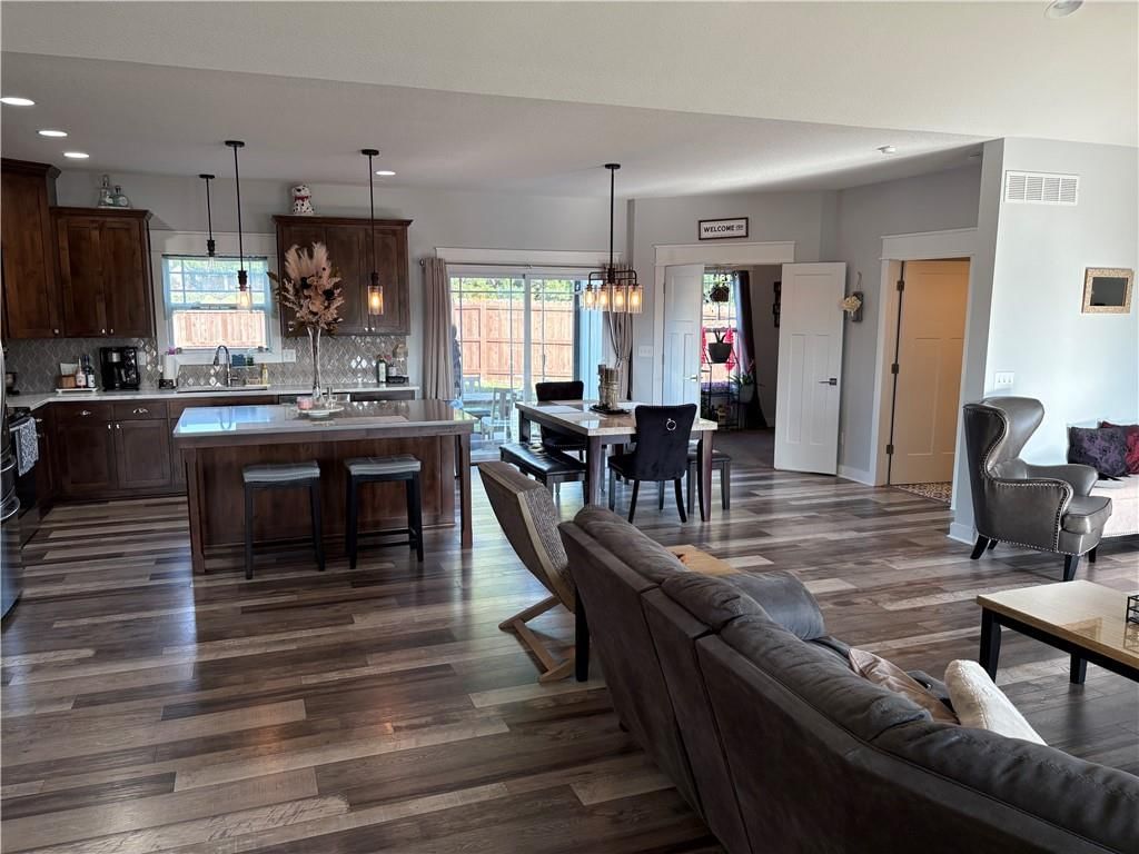 825 SE Shamrock Lane — photo 3