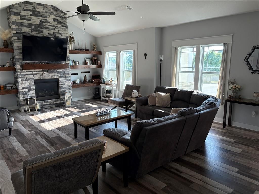 825 SE Shamrock Lane — photo 4