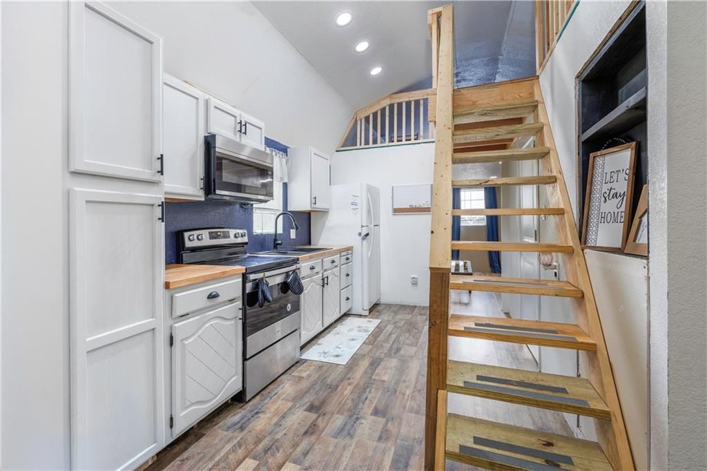 319 Oak Street — photo 9