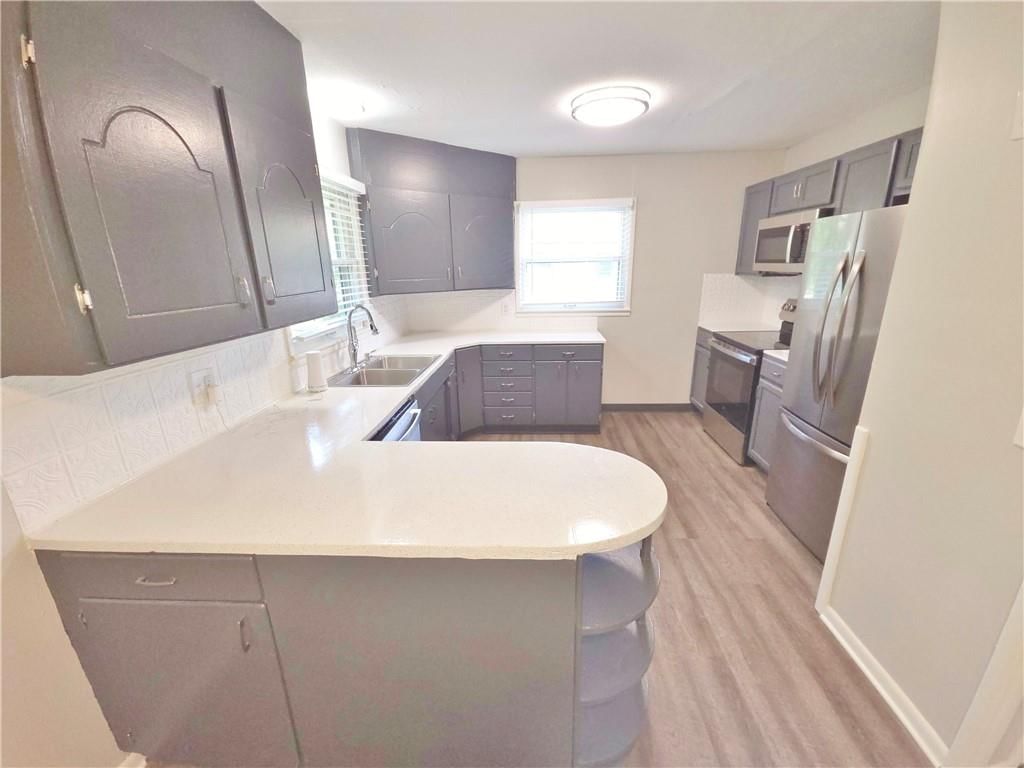 1510 Harvard Avenue — photo 8