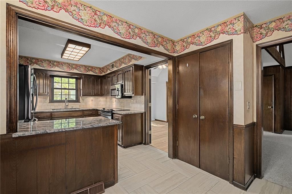 8923 Country Hill Court — photo 12