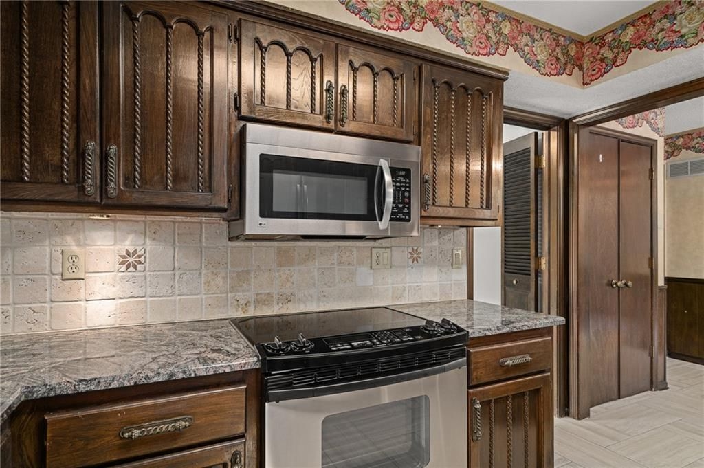 8923 Country Hill Court — photo 9