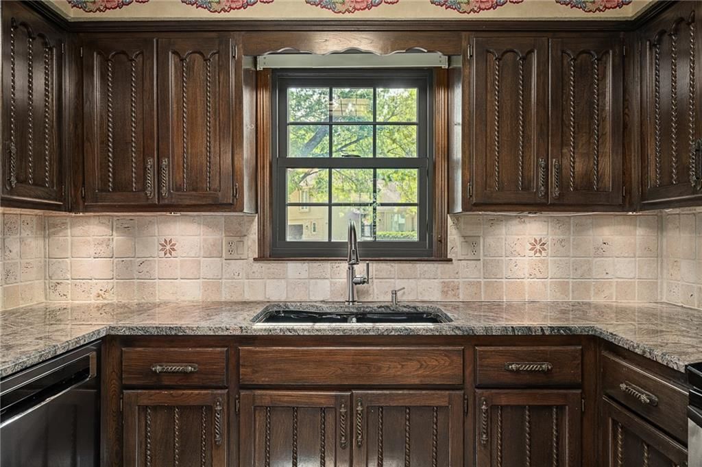 8923 Country Hill Court — photo 10