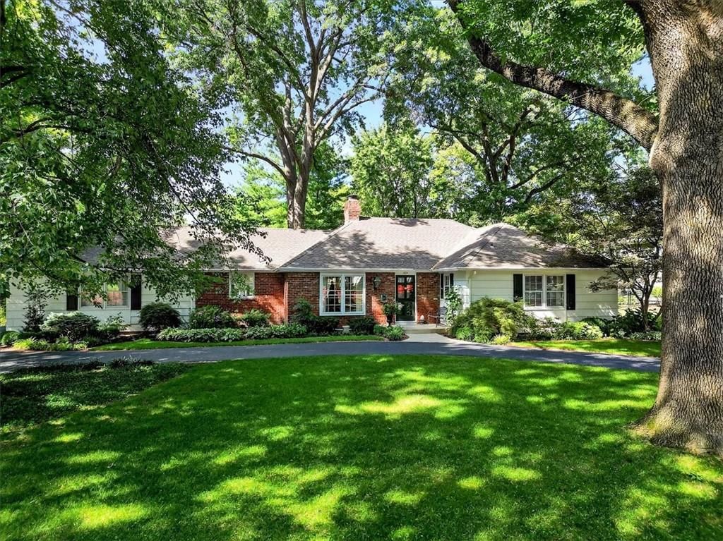3514 W 92nd Street, Leawood, KS