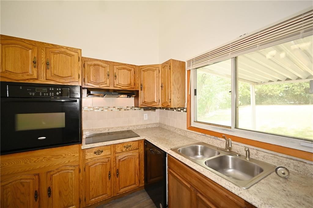 5255 Spruce Avenue — photo 10