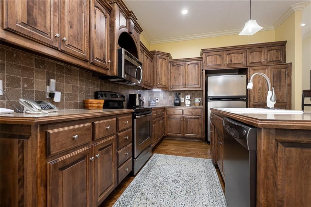 655 Rosewood Court — photo 9