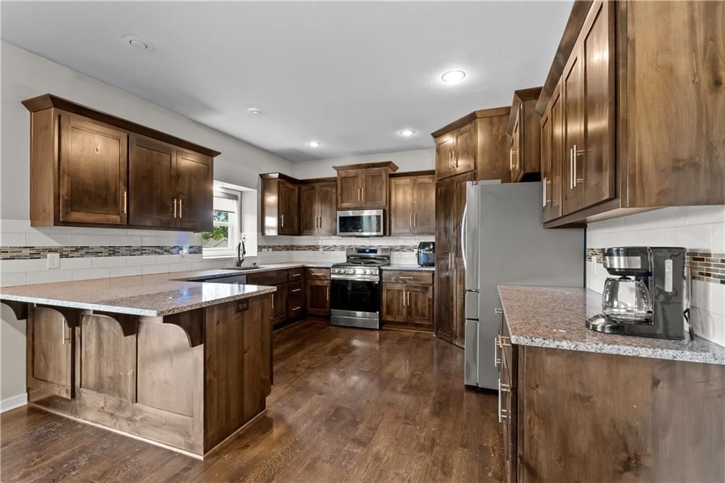 10014 N Stark Avenue — photo 11