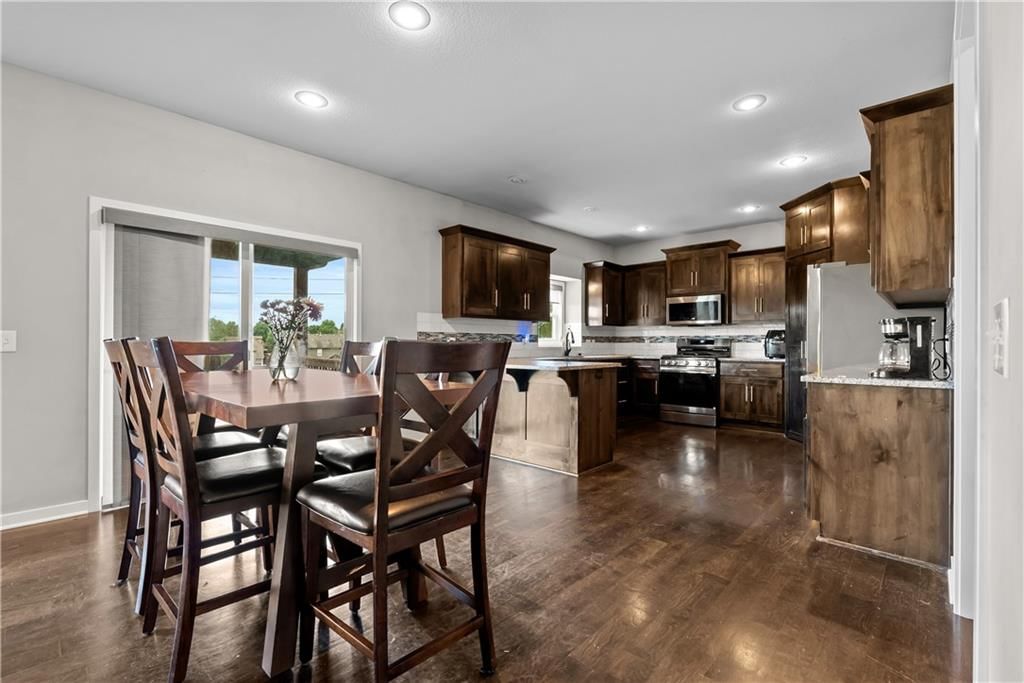 10014 N Stark Avenue — photo 9