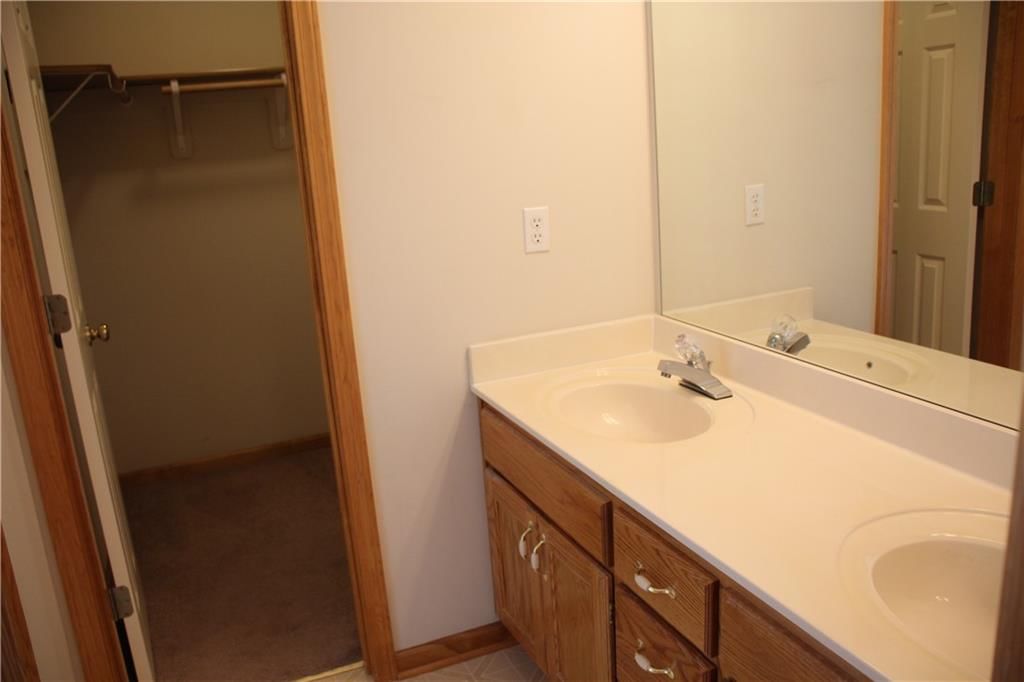 315 E Elm Street — photo 8