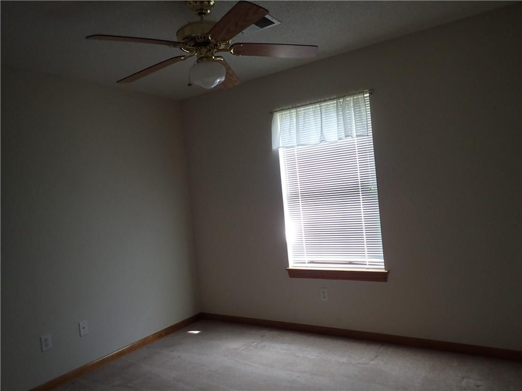 315 E Elm Street — photo 10
