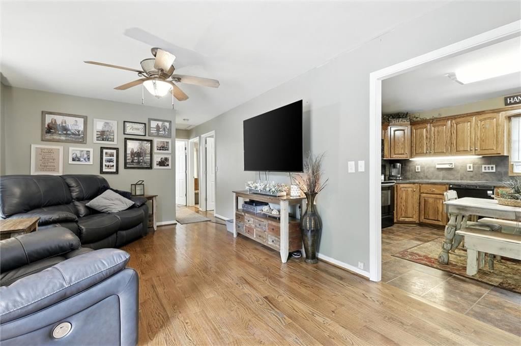 100 Kent Street — photo 4