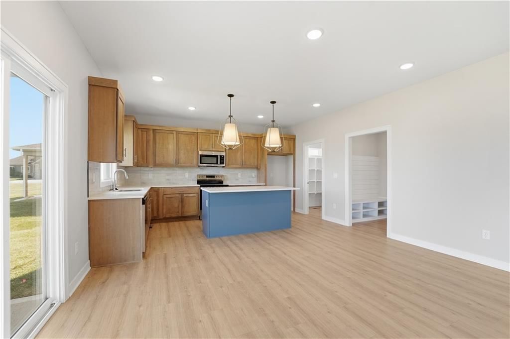 505 SW Newport Drive — photo 8