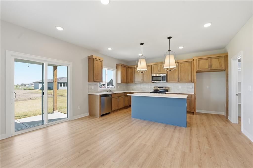 505 SW Newport Drive — photo 9