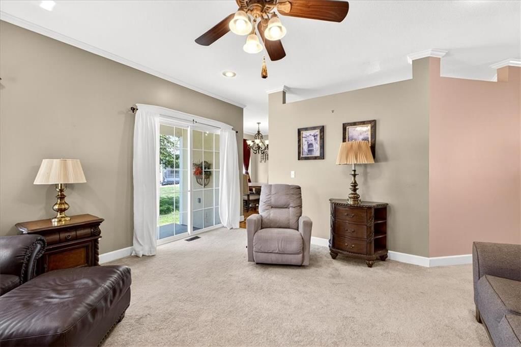 Photo 11 of 53 - 1800 Meadowlark Court