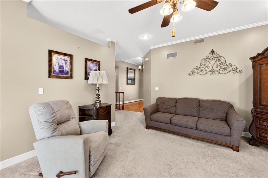 Photo 15 of 53 - 1800 Meadowlark Court