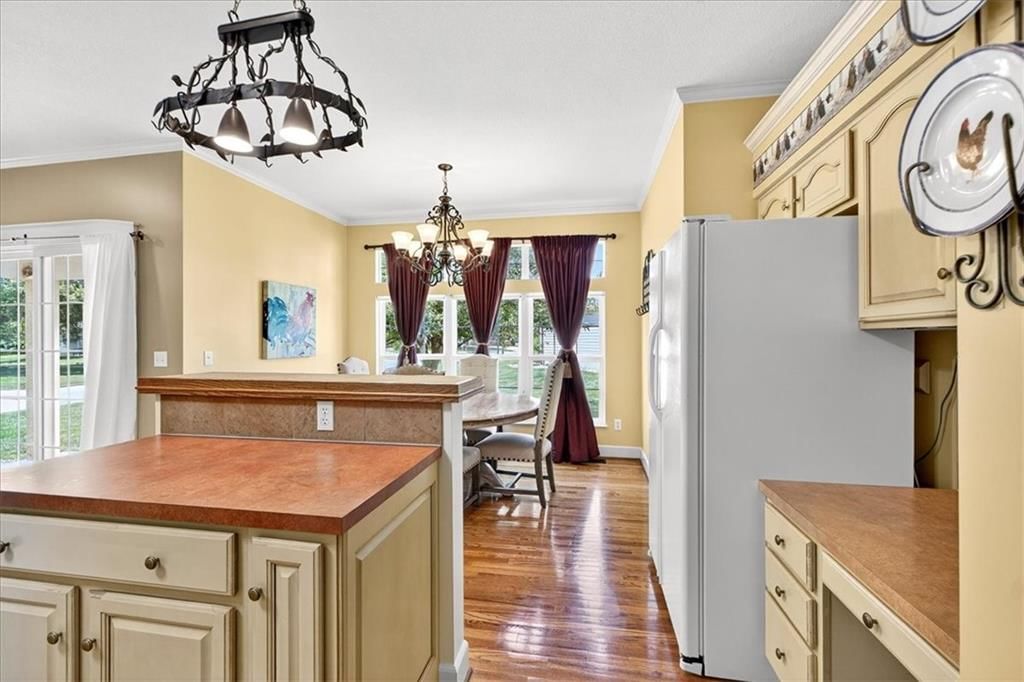 Photo 17 of 53 - 1800 Meadowlark Court