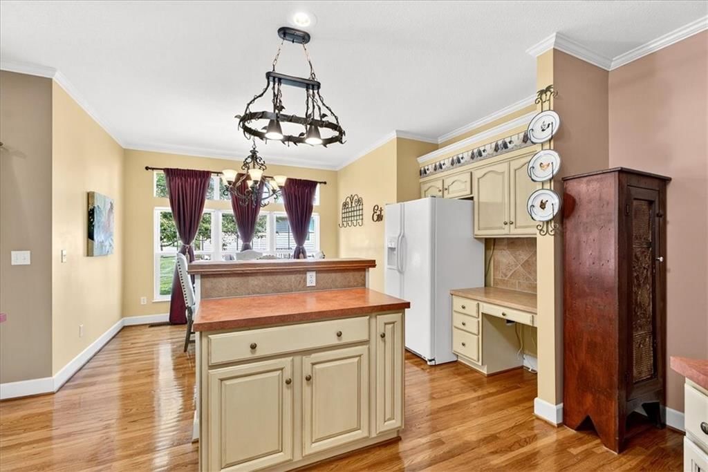 Photo 19 of 53 - 1800 Meadowlark Court