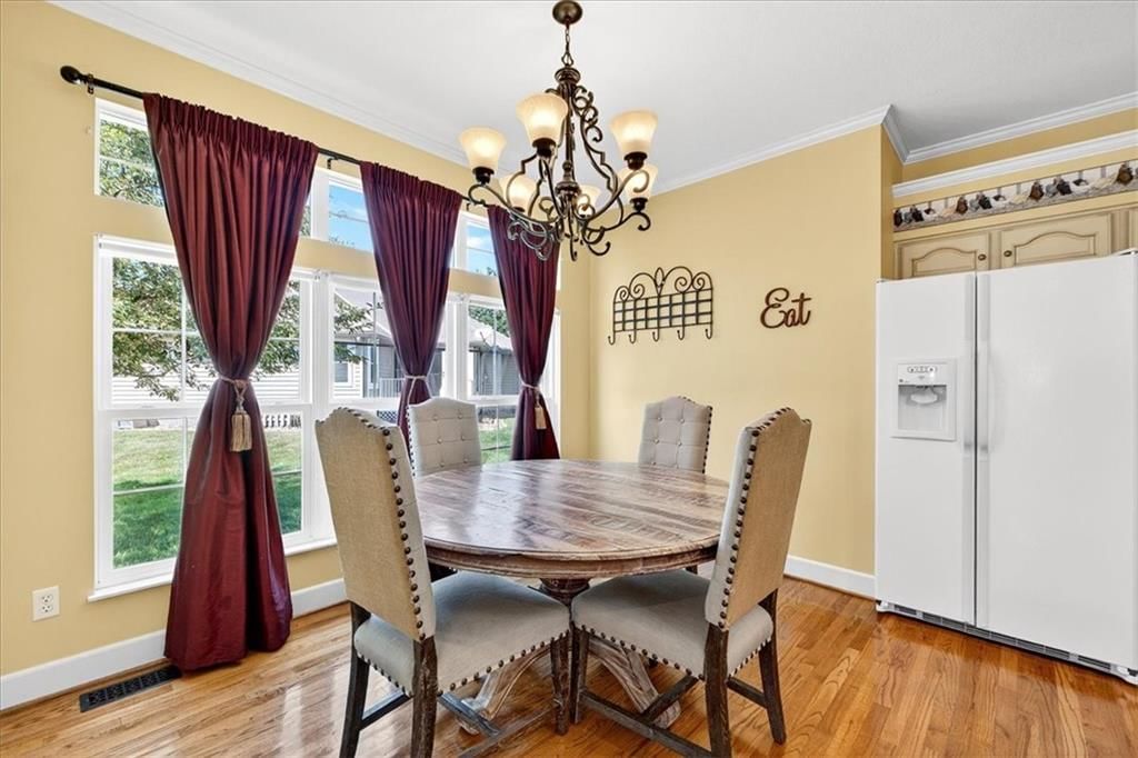 Photo 21 of 53 - 1800 Meadowlark Court
