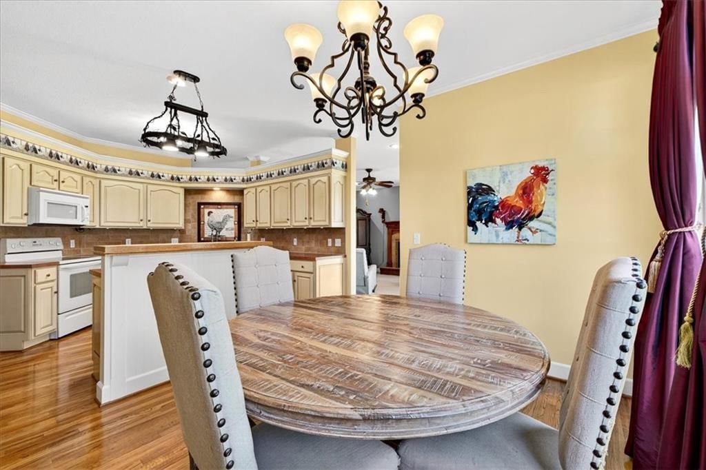 Photo 23 of 53 - 1800 Meadowlark Court