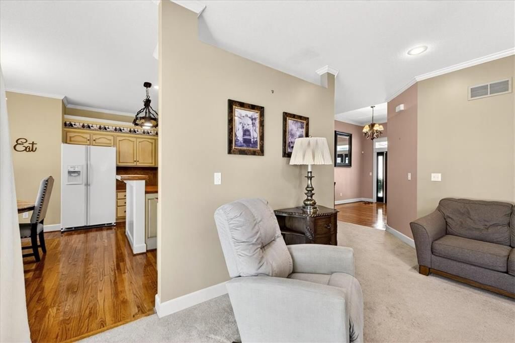 Photo 24 of 53 - 1800 Meadowlark Court