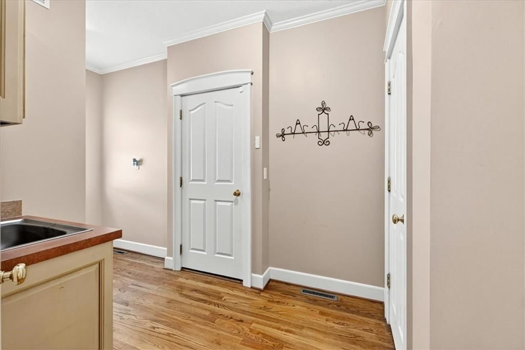 Photo 25 of 53 - 1800 Meadowlark Court
