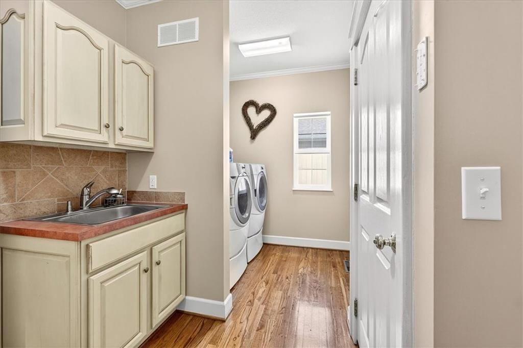 Photo 26 of 53 - 1800 Meadowlark Court