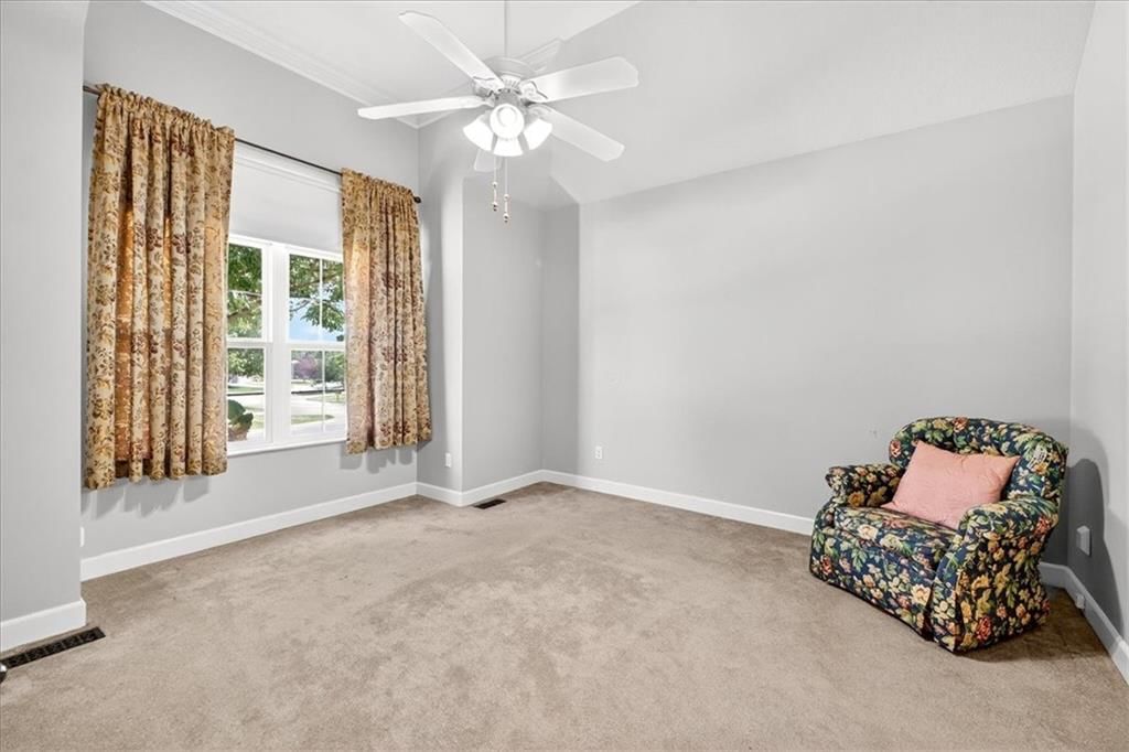 Photo 28 of 53 - 1800 Meadowlark Court