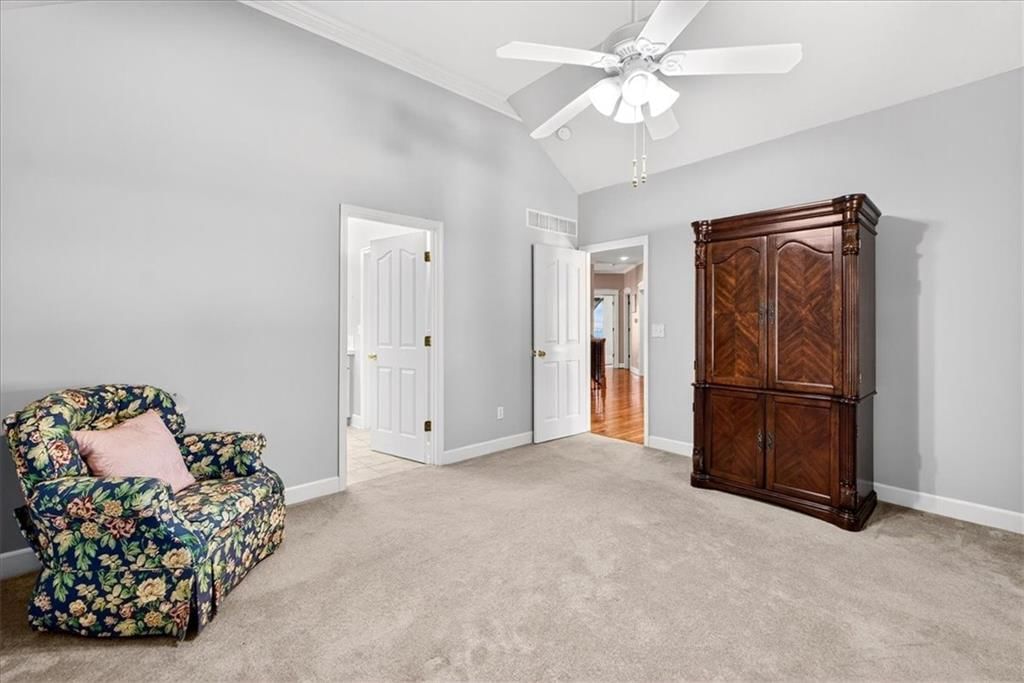 Photo 29 of 53 - 1800 Meadowlark Court