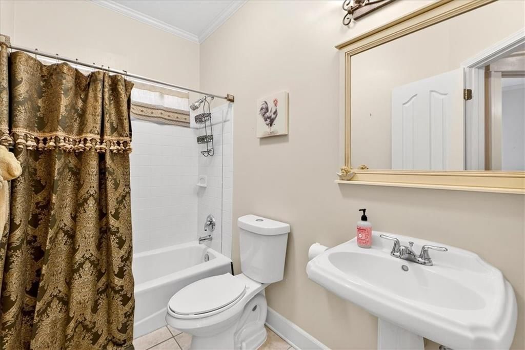 Photo 32 of 53 - 1800 Meadowlark Court