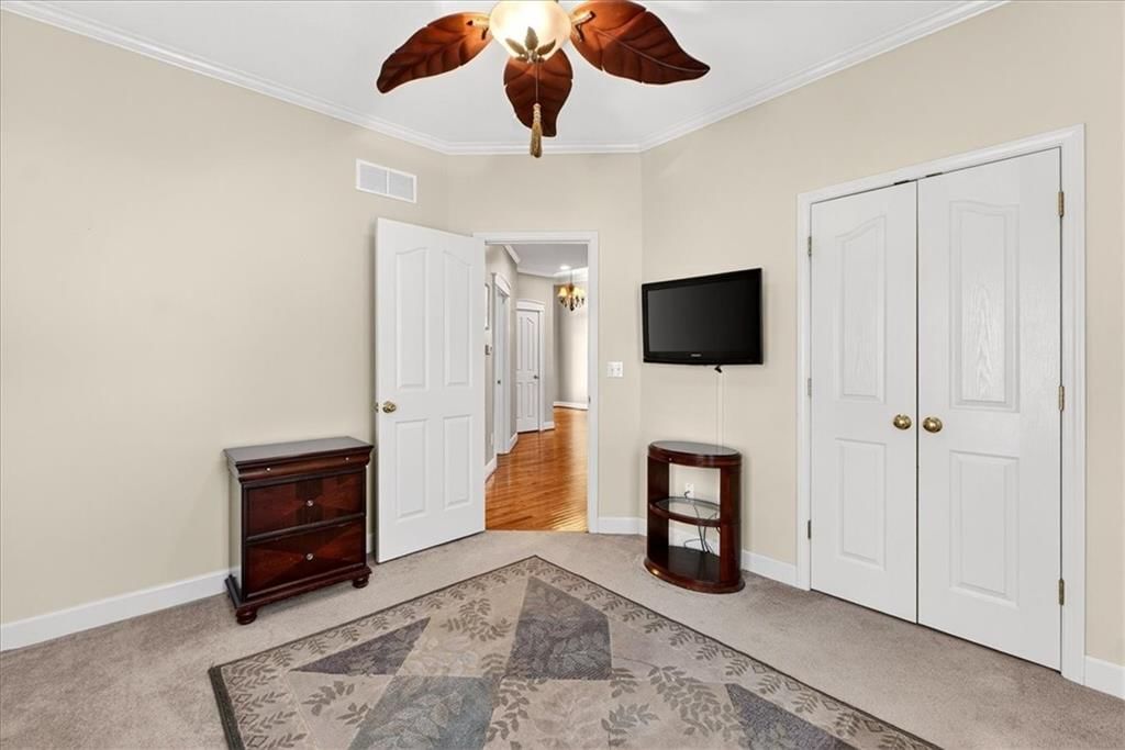 Photo 34 of 53 - 1800 Meadowlark Court